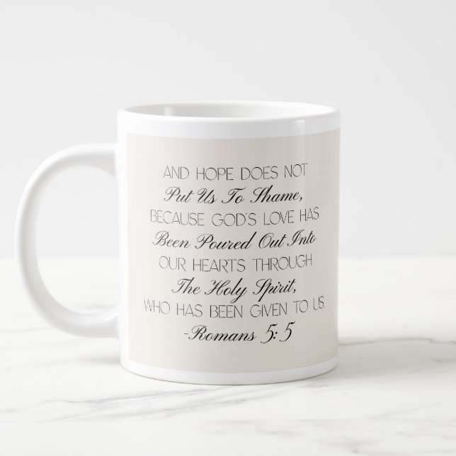 Café Gigante Taza con versículo de esperanza Romanos 5:5 (Izquierda)