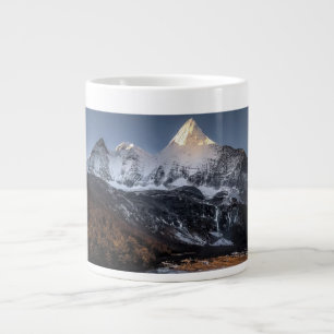 Café Gigante Taza de paisaje montañoso de invierno salvaje