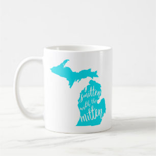 Café Golpeado violentamente con la taza de la manopla