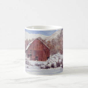 Café Granero de la nieve en la taza de las montañas