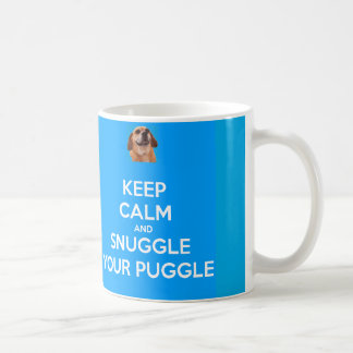 Café Guarde la calma y Snuggle su TAZA de Puggle - azul