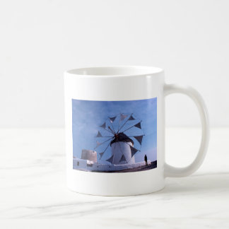 Café Hombre por una taza del molino de viento de