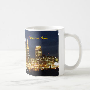 Café La noche de Cleveland, Ohio enciende la taza del