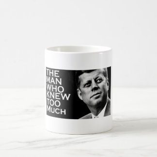 CAFÉ LA TAZA DE JKK EL WHO DEL HOMBRE SABÍA DEMASIADO
