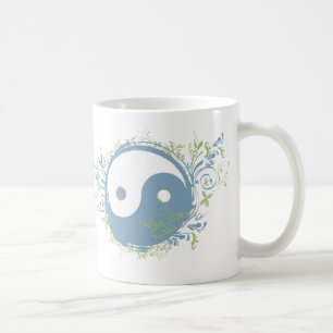Café La yoga habla: Taza bonita del símbolo de Yin-Yang