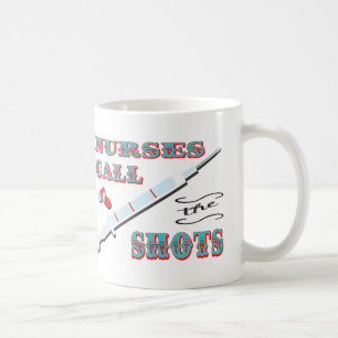Café Las enfermeras llaman la taza de los tiros