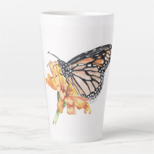 Café Latte Diseño de mariposa monarca en una taza de té/copa