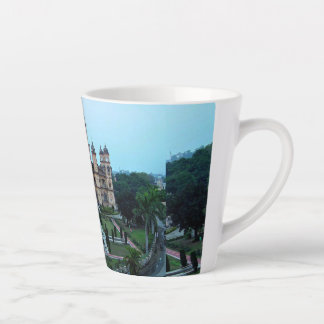Café Latte Sips de Serenidad – Diseño Artístico de Taza de Té
