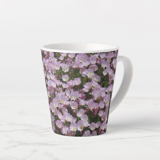 Café Latte Taza - Campo de flores rosadas (Ángulo derecho)