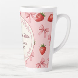 Café Latte Taza con nombre personalizado y patrón de fresas r