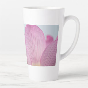 Café Latte Taza de Macro Fotografía de Pétalo Rosa