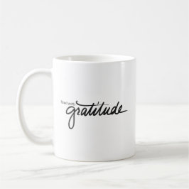 Café Llenado de la taza de la gratitud