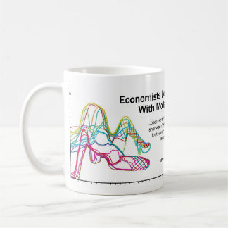 Café Los economistas lo hacen con la taza básica de los