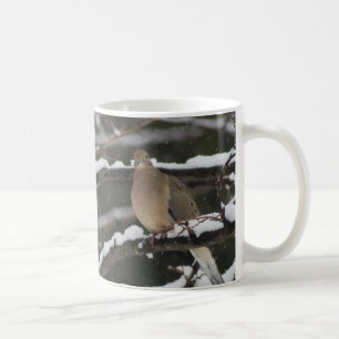 Café Luto por la paloma en la taza de nieve