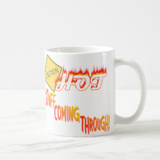 Café Material de primera que viene a través de la taza