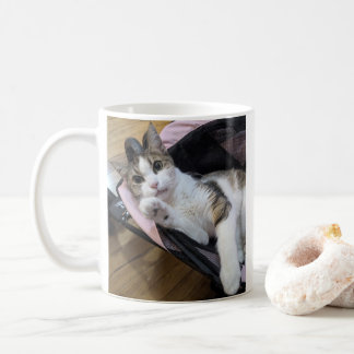 Café Muñeca delicada en buggy rosa - Taza de foto clási