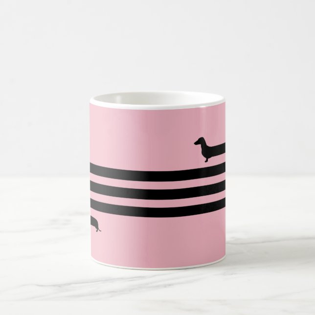 Café Negro y rosa divertidos de la taza del dachshund (Centro)