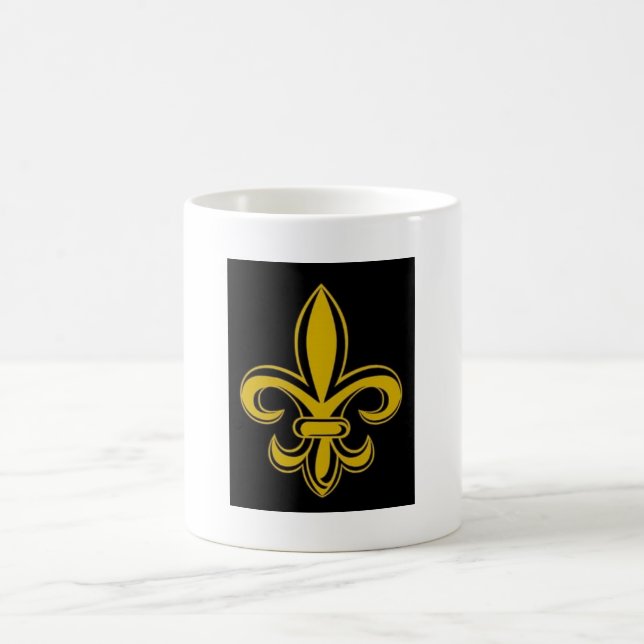 Café Negro y taza de la flor de lis del oro (Centro)
