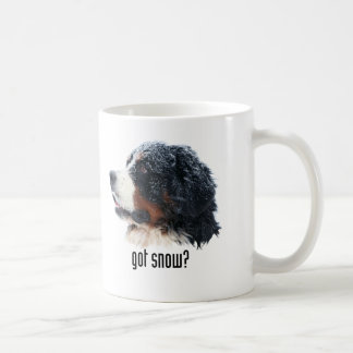 Café ¿nieve conseguida? Taza del perro de montaña de