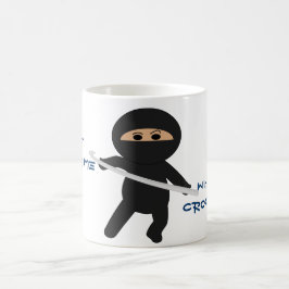 Café Ninja con la taza del gancho de ganchillo