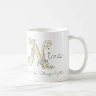 Café Nombre de Nina y significar la taza decorativa