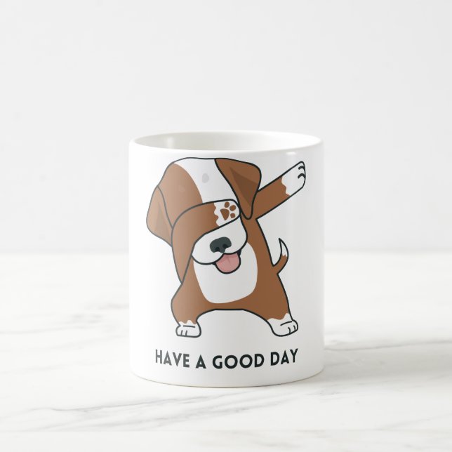 Café Perro blanco pardo ilustrado tiene una taza de bue (Centro)