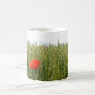 Café Poppies en una taza de trigo