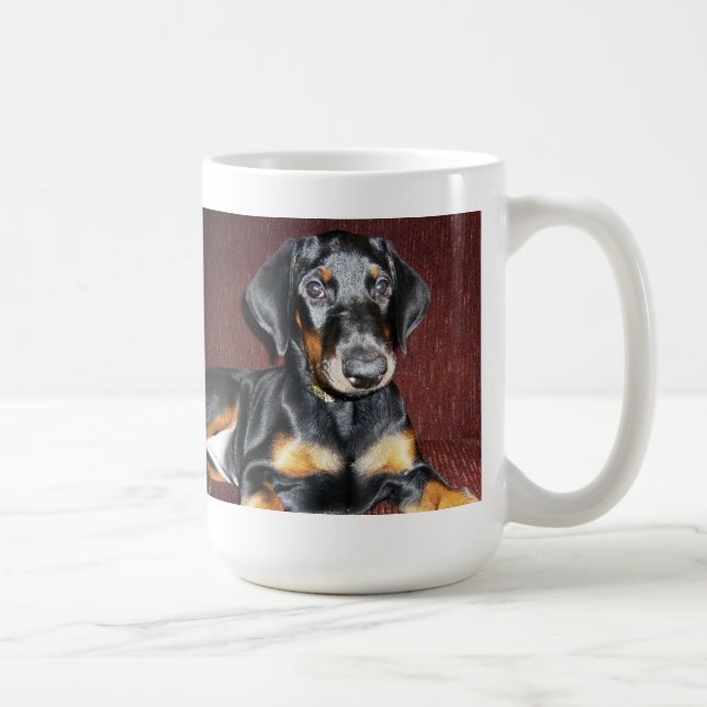 Café Presentación de la taza del perrito del Pinscher (Derecha)