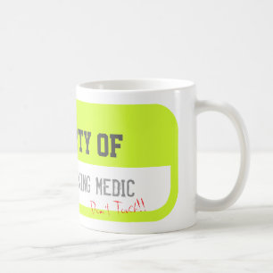Café PROPIEDAD de UNA taza TRABAJADORA del amarillo del