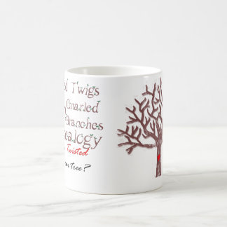 Café Ramitas torcidas en la taza Gnarled de la