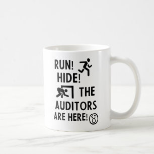 Café Regalo de taza de auditor contable Huye y escóndet