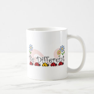 Café Sea diversas mariquitas con la taza de las flores