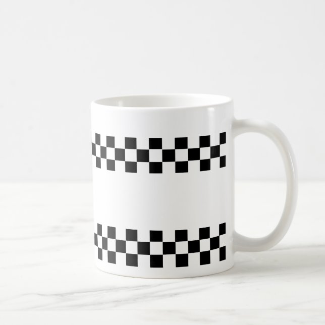 Café Taza a cuadros del blanco del negro de los (Derecha)