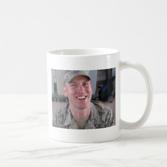 Café Taza adornada del héroe de la guerra (Derecha)