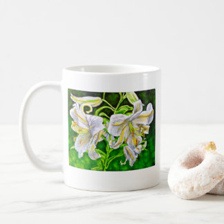 Café Taza asiática blanca de los lirios