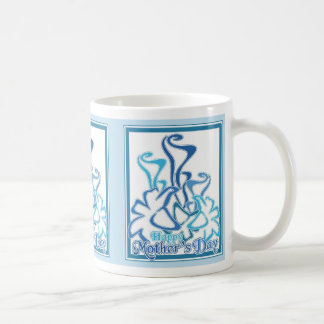 Café Taza azul del ramo de la cala del día de madre
