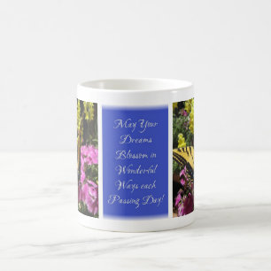 Café Taza brillante de las bendiciones de la mariposa -