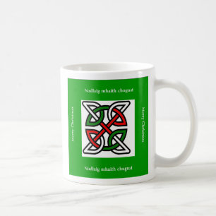 Café Taza céltica de las Felices Navidad