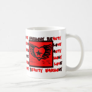 Café Taza coa alas de la pintada del corazón