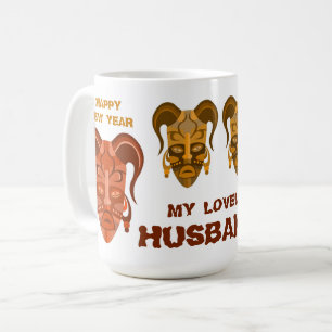 Café Taza con arte de máscara tradicional