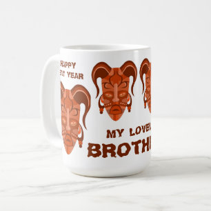 Café Taza con arte de máscara tradicional