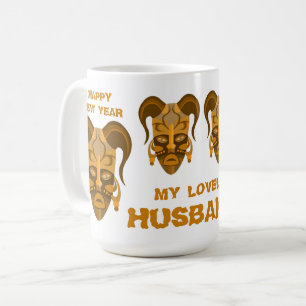 Café Taza con arte de máscara tradicional