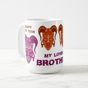 Café Taza con arte de máscara tradicional