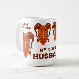 Café Taza con arte de máscara tradicional