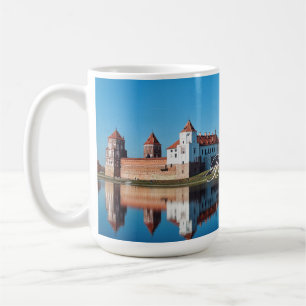 Café Taza con Asa de la Arquitectura del Castillo Mir d