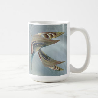 Café taza con el extracto de flores tropicales