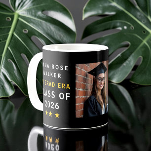 Café Taza con foto de graduación de la promoción de 202