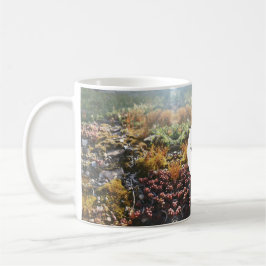 Café taza con monograma de plantas alpinas