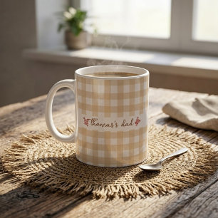 Café Taza con nombre personalizado y patrón de gingham