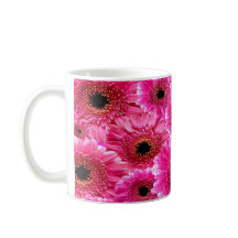 Taza con patrón de gerbera margarita rosa vibrante